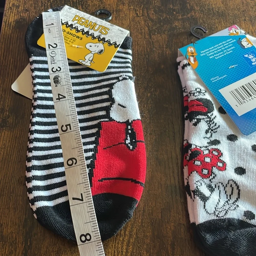 Mickey Mouse Disney Snoopy Peanuts Black White No Show Socks 9-11 Women’s